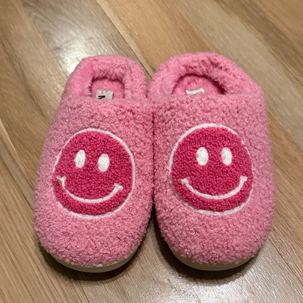 Mia Kids Pink Slippers